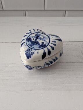 Vintage Royal Delft blue and white hand-painted heart ceramic trinket box